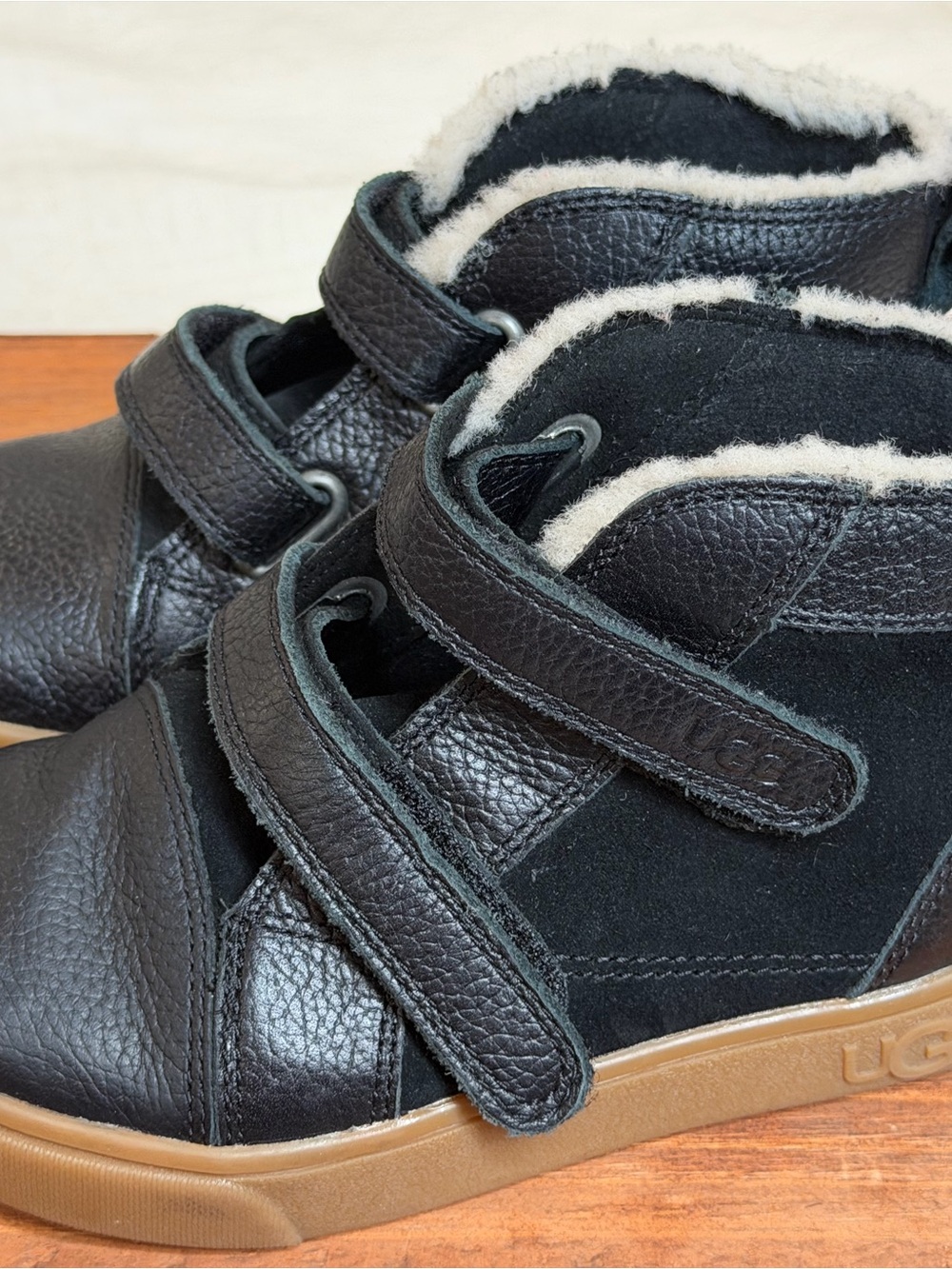 UGG Rennon II Style Boots Toddler Size 11 Black Hightop 1104989T HOOK & LOOP
